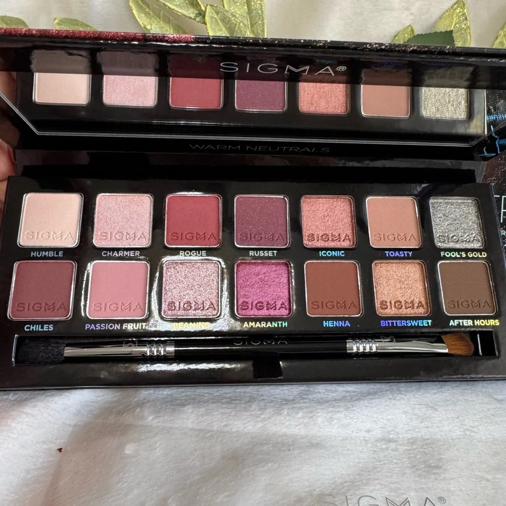 Sigma Beauty Warm Neutrals Eyeshadow Palette - Pink, Red, Gold, Silver